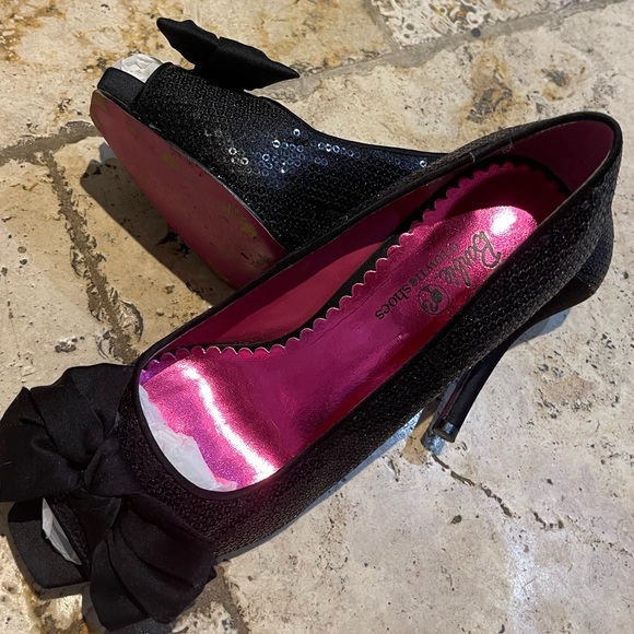 Barbie x Town Shoes Peep Toe Heels, size 8B - Picture 3 of 3